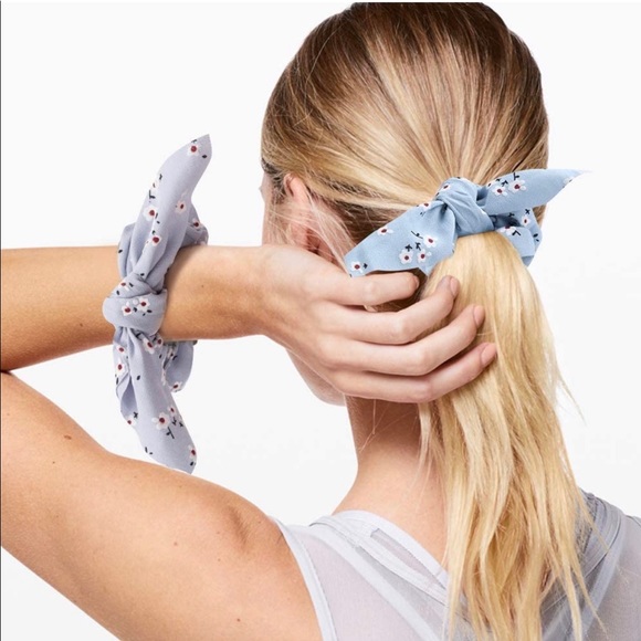 4 New bow scrunchies - Picture 5 of 6